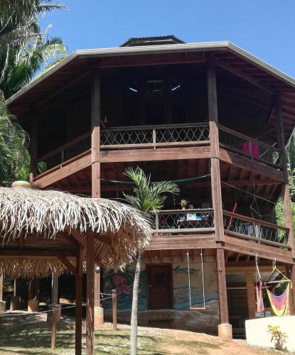 Runaway Pineapple Lodge