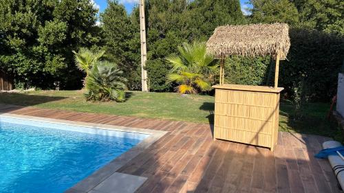 Bazén v ubytování Bottega nebo v jeho okolí