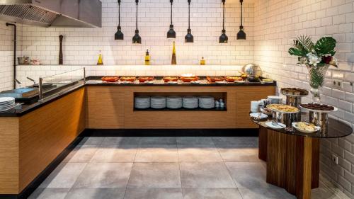 Køkken eller tekøkken på Holiday Inn Sisli by IHG