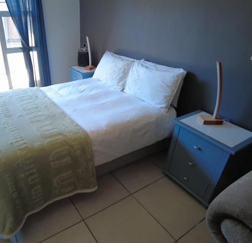 En eller flere senge i et værelse på Studio Flat Bayside