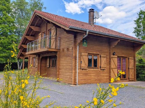 Chalet confortable avec cheminée à Taintrux - FR-1-589-222