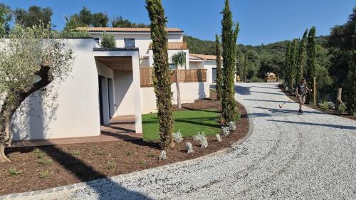 Bangunan di mana terletaknya vila ini