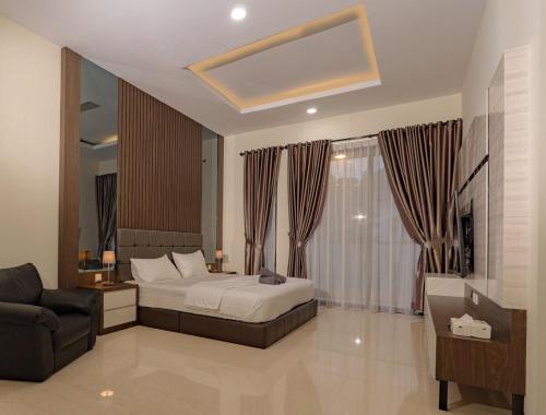 a large bedroom with a bed and a couch at Dream Living - Free GYM & Swimming Pool in Jodoh