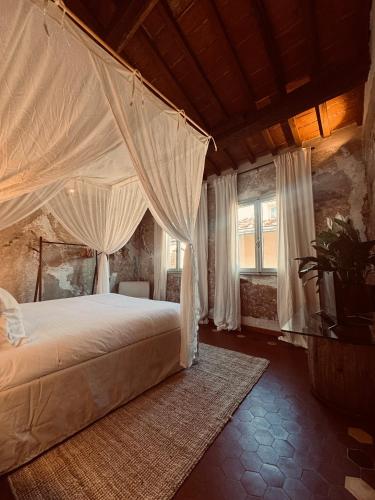 Torre 1100 - Rough Luxe in 12th Century Tower