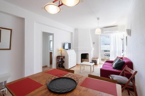 Cozy 2BR Apartment in Albufeira with Balcony, by Hopstays