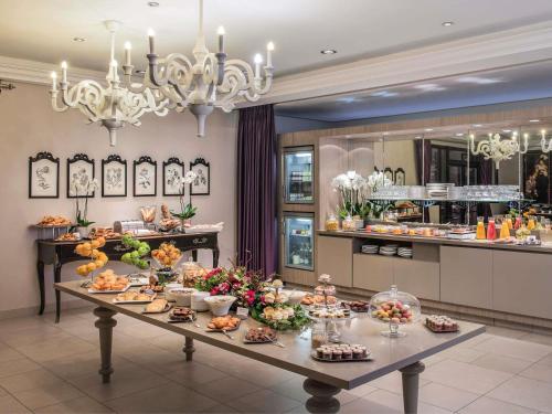 Jídlo v hotelu nebo okolí