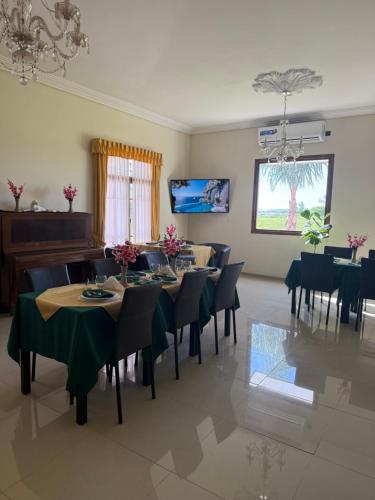 Μια τηλεόραση ή/και κέντρο ψυχαγωγίας στο Estancia HOTEL LA ROSADITA