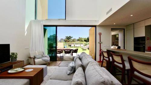 Casa Bougainvillea by CleverDetails, private pool "heated", walk distance