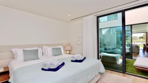 Casa Bougainvillea by CleverDetails, private pool "heated", walk distance