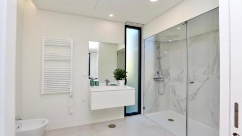 Casa Bougainvillea by CleverDetails, private pool "heated", walk distance