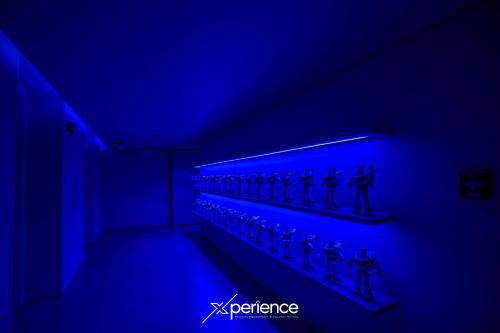 Una habitación azul con un estante con figuras encima. en Bloum at 22, City Views and Wonderland Vibes!, en Hatillo