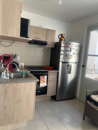 Kuchyň nebo kuchyňský kout v ubytování La casa frente a la alberca