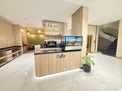 a lobby with a coffee counter in a building at فندق أثير بارك in Jazan