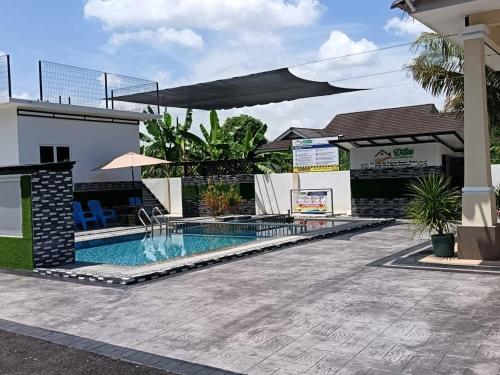 Bazén v ubytování DSiti HOMESTAY with POOL nebo v jeho okolí