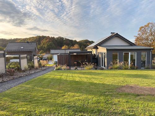 Taman di luar Ferienhaus Auszeit im Windecker Ländchen