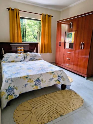 Giường trong phòng chung tại complete and comfortable apartment
