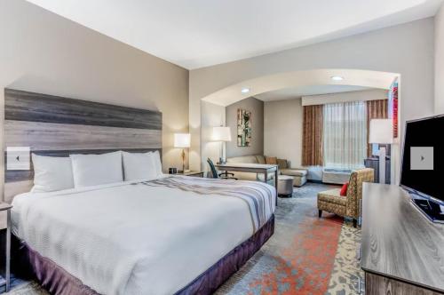 Postel nebo postele na pokoji v ubytování La Quinta Inn & Suites
