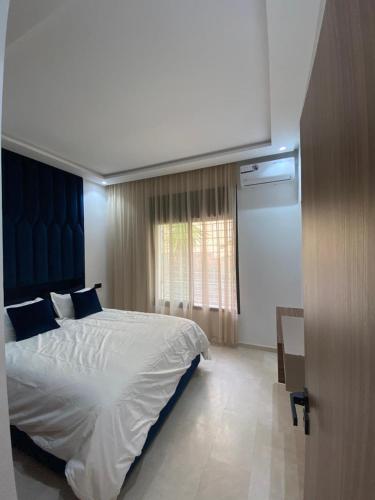 Una cama o camas en una habitación de Appartement de Luxe à Rabat Agdal près De la Gare