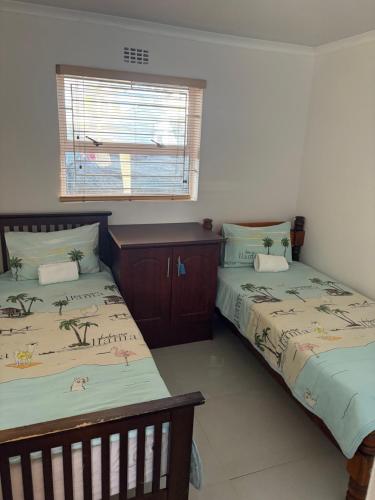 Una cama o camas en una habitación de Harmony Lawson Road