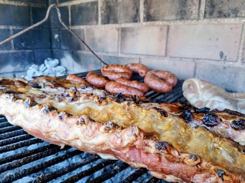 Kemudahan BBQ tersedia untuk tetamu di rumah percutian