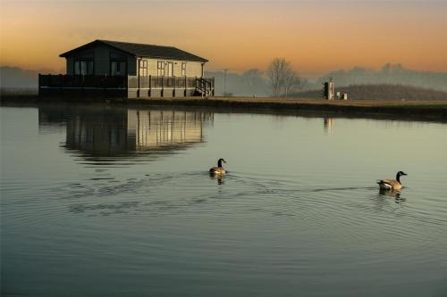 Sure Studio by Best Western Brackenborough Lakes & Resort