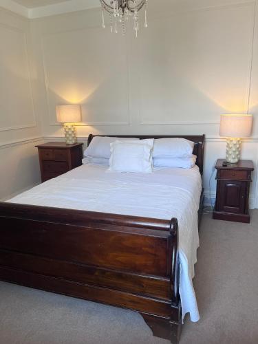 Ένα ή περισσότερα κρεβάτια σε δωμάτιο στο corner house Guest house