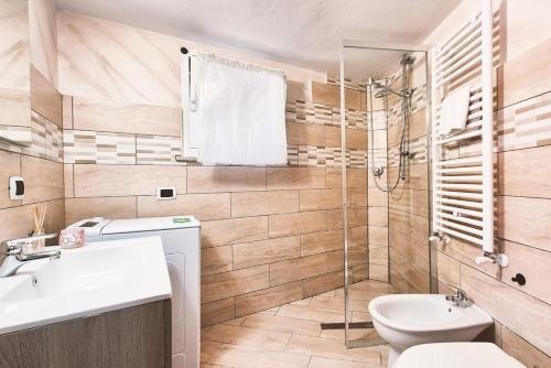 a bathroom with a sink and a toilet and a shower at Studio apartment in Rome with a pool in Colonna