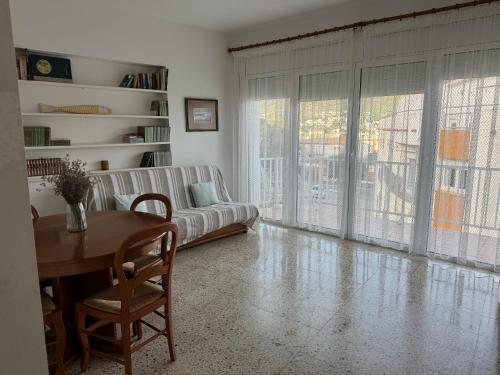 a living room with a couch and a table at La Cantonada in Port de la Selva