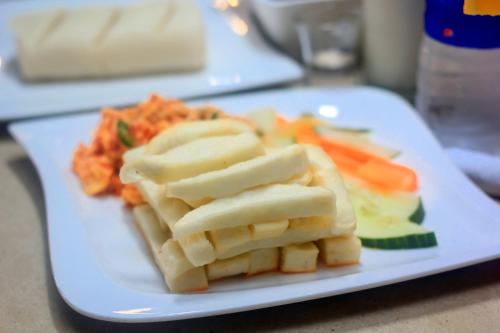 Makanan di atau berdekatan hotel