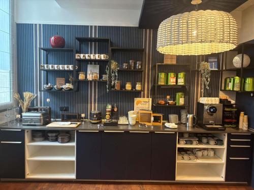 O bucătărie sau chicinetă la Mercure Nantes Centre Grand Hotel