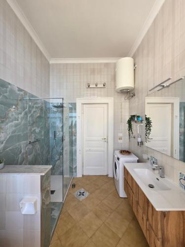 Ένα μπάνιο στο Appartamento Panoramico "Il Glicine"