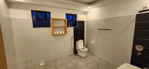 Ένα μπάνιο στο The Beleza Suites