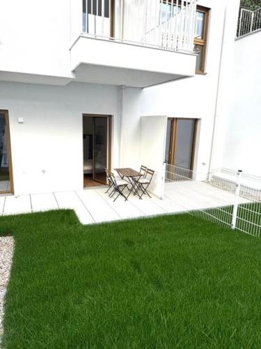 Central, Brand New Apartment with Private Own Garden