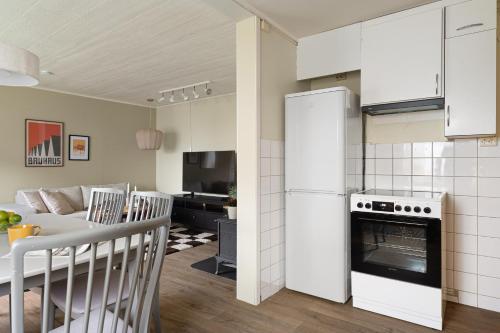 Η κουζίνα ή μικρή κουζίνα στο Basecamp Dramsvegen The Lower Lodge