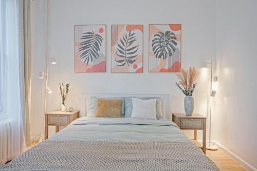 Postel nebo postele na pokoji v ubytování Warm and Welcoming 2BR in Upper East Side