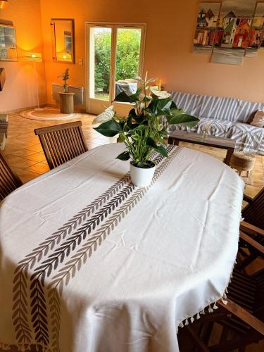a table with a white table cloth on it at Le Balcon bleu de Biscarrosse in Biscarrosse
