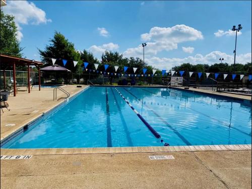 Swimmingpoolen hos eller tæt på Peaceful cottage