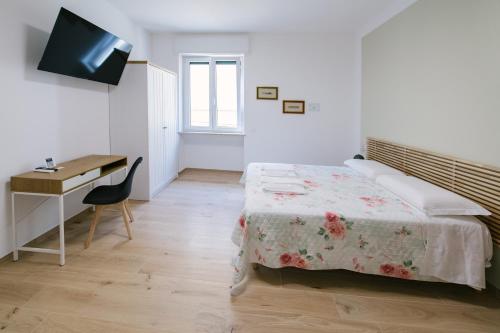 TV a/nebo společenská místnost v ubytování Caterina Guest House