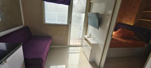 Χώρος καθιστικού στο GuestHouse in Green pramuka Square Mall 2br
