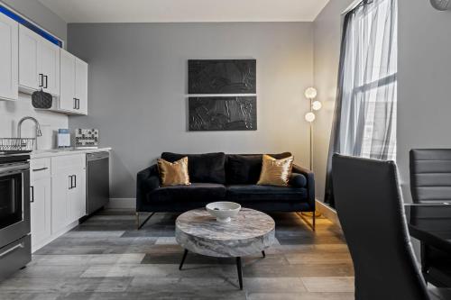 Gallery image of Lunar Escape 1 Bd Near Zoo, Rocky Steps & Downtown in Philadelphia