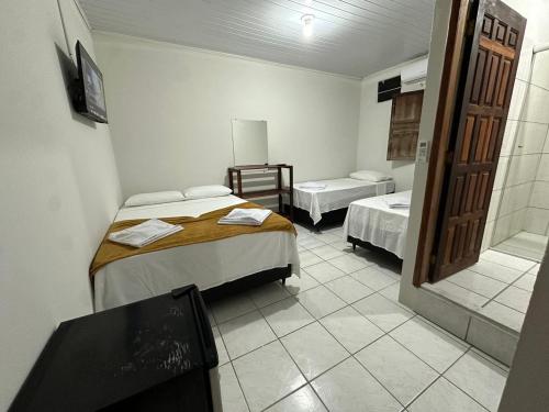 Un ou plusieurs lits dans un hébergement de l'établissement Pousada Flor de Ipê - Arraial d'Ajuda - a 100m da Rua do Mucugê - principal Rua da cidade