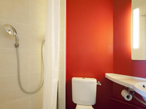 a bathroom with a shower and a toilet and a sink at B&B HOTEL Paray-le-Monial in Paray-le-Monial