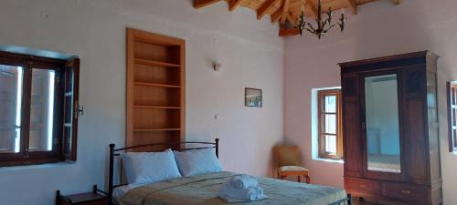 Ένα ή περισσότερα κρεβάτια σε δωμάτιο στο VΛ Village house 'Liodentro'