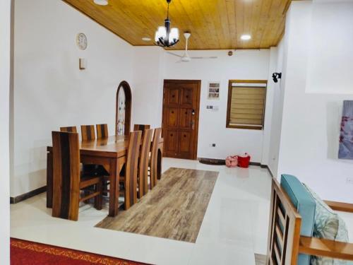 Φωτογραφία από το άλμπουμ του North Pole luxury rooms σε Dehiwala