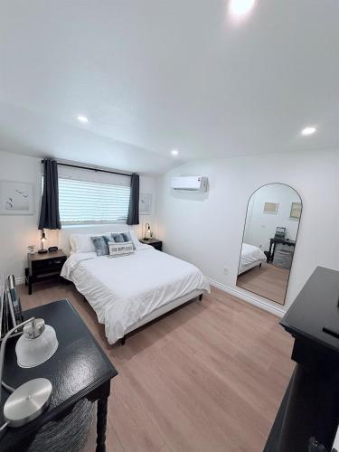 a bedroom with a bed and a large mirror at Amarillo Lodge in Simi Valley