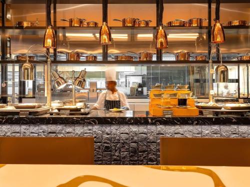 Jídlo v hotelu nebo okolí