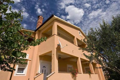 Ferienwohnung In Pula Mit Terrasse Und Garten