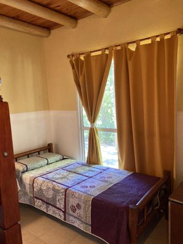 a bedroom with a bed and a window at Casa de playa Camping Chajarí in Santa Ana