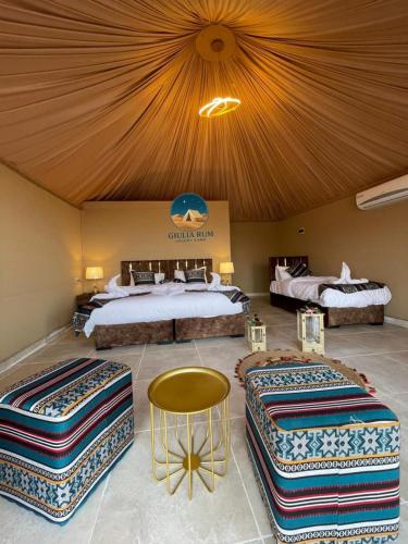 Postel nebo postele na pokoji v ubytování Giulia Rum Luxury Camp