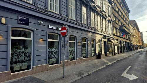 Latova Chic NEW Luxury Apartments - Prime location